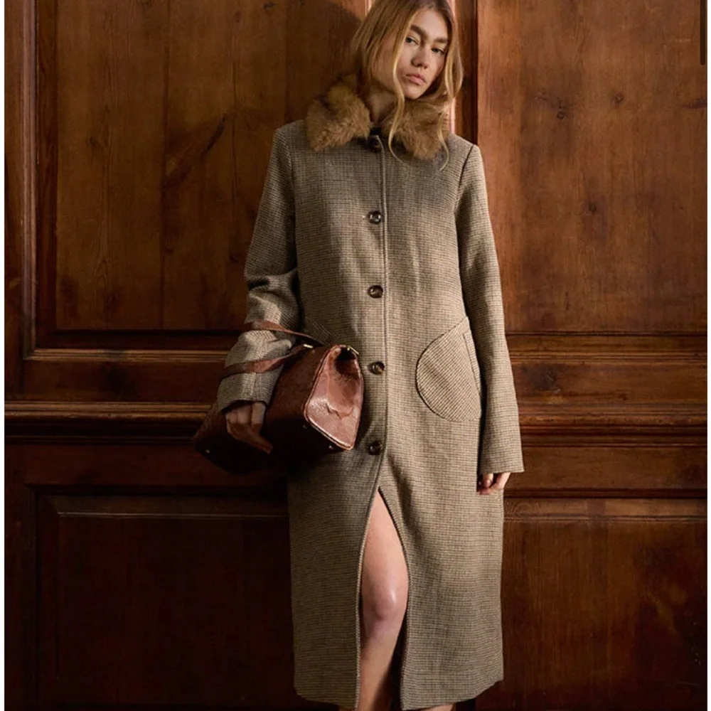 Motel rocks Norciel Longline Coat In Check Brown With Fur Collar - Picture 1 of 5